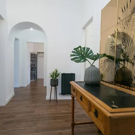 The Colosseum Mansion Apartment Rome