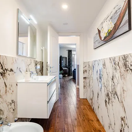 The Colosseum Mansion Apartment *